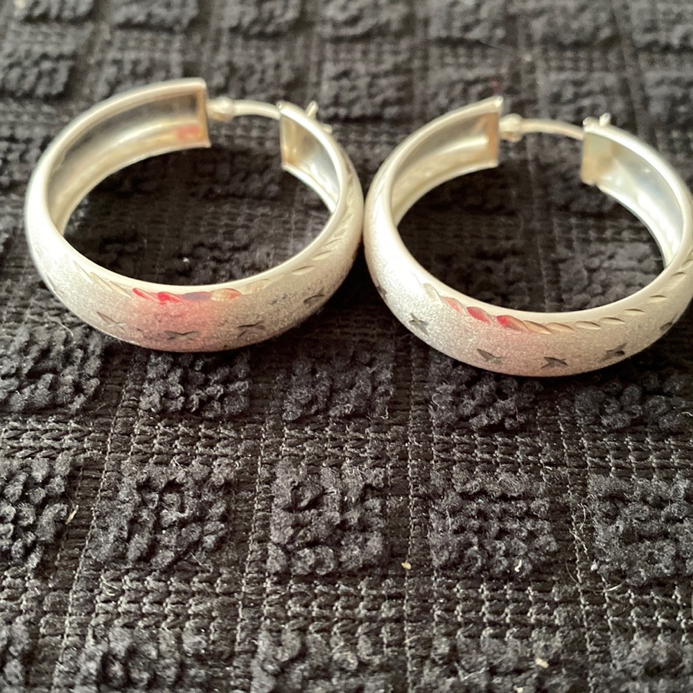 Sterling silver 1  1/2 inch diamond cut